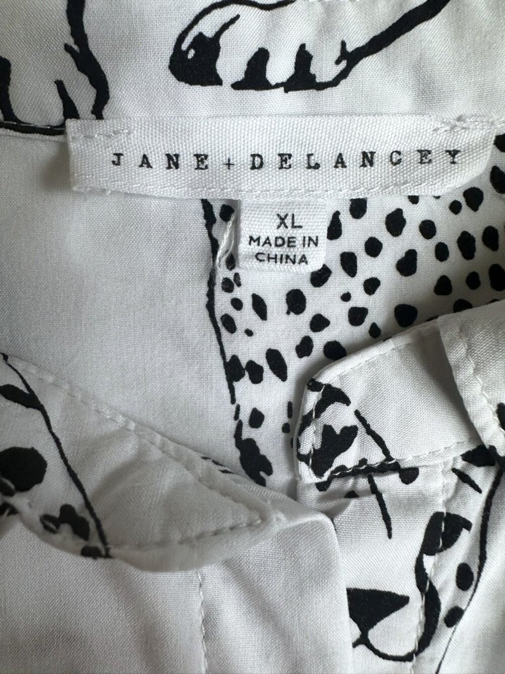 Women's XL Short-Sleeve Blouse Black and White Tigers & Cheetahs Jane Delancey - Picture 5 of 12